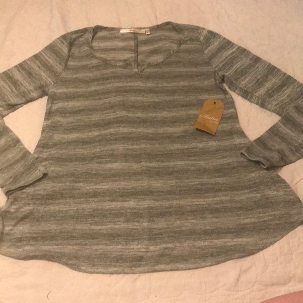 NWT Olive Green Heathered Long Sleeve Top